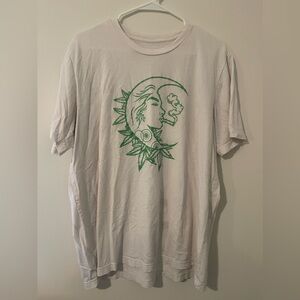 White t-shirt with image